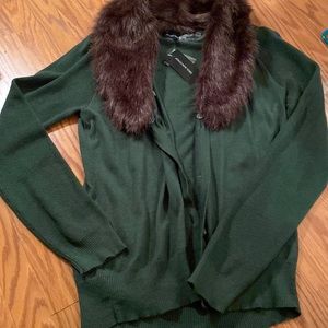 V-Neck Cardigan with removable collar